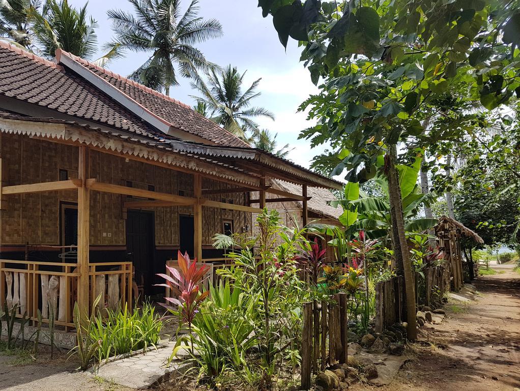 Red Island Bungalows Pasanggaran Exterior foto