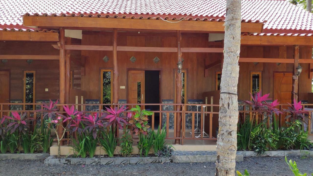 Red Island Bungalows Pasanggaran Exterior foto